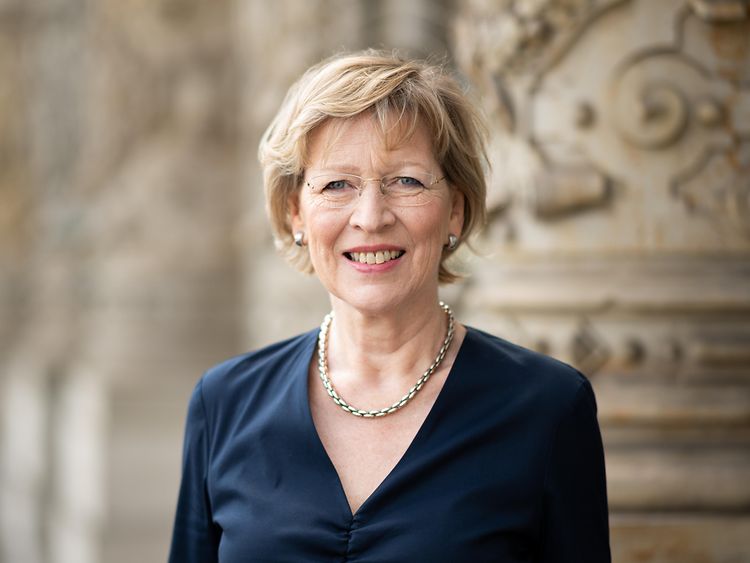  Senatorin Dr. Dorothee Stapelfeldt