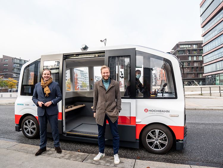  HEAT Fahrzeug Pressefoto Henrik Falk HOCHBAHN und Anjes Tjarks Senator für Verkehr und Mobilitätswende