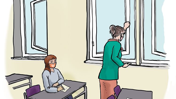  Eine Frau öffnet in einer Schule ein Fenster