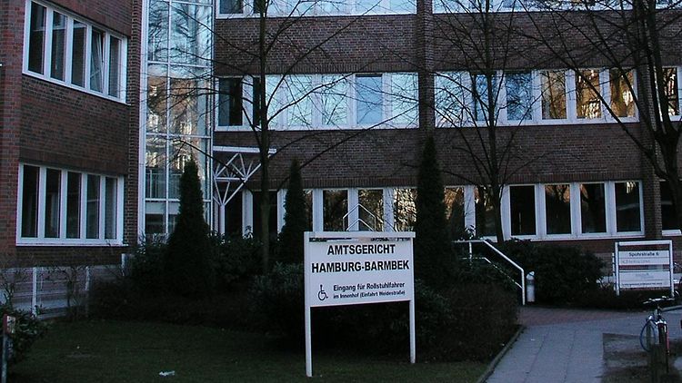 Amtsgericht Hamburg-Barmbek, Außenansicht, Hochformat