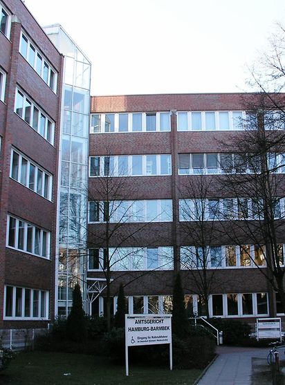 Amtsgericht Hamburg-Barmbek, Außenansicht, Hochformat