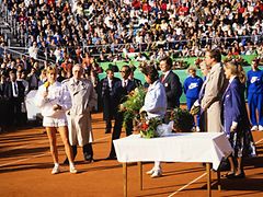  Steffi Graf bei der Siegerehrung des Hamburger WTA-Turniers im Jahr 1987.