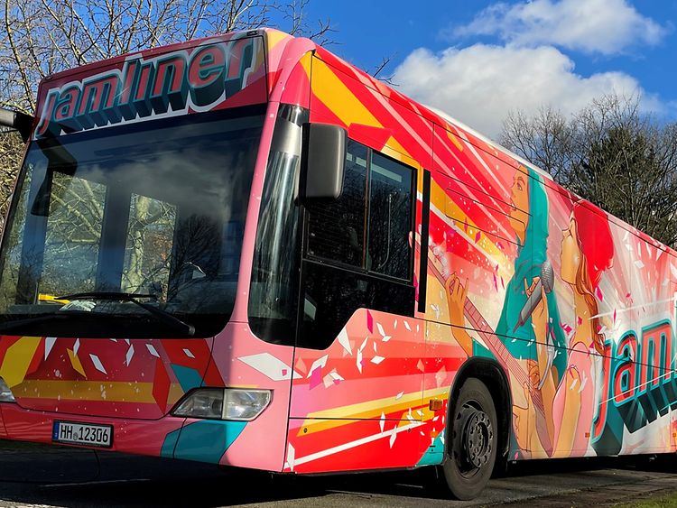  Neuer jamliner® Bus (2020) mit buntem Graffiti besprüht 