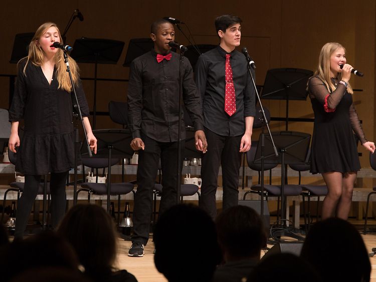  Schülerinnen und Schüler der Leistungsklasse Strong Voices im Konzert 