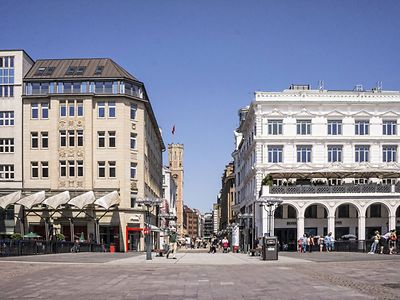  Geschäftshäuser und Alsterarkaden in Hamburg