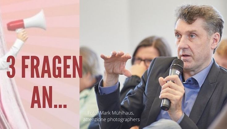 Dr. Oliver von Wrochem, Leiter der KZ-Gedenkstätte Neuengamme in einer Gesprächssituation