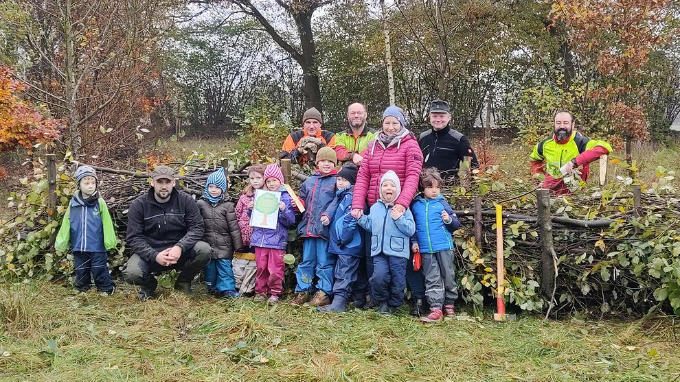 Tammo Stein mit Kindern des Elementarbereiches der Kita „Im Ferkschen Hof“ (Gruppenbild)