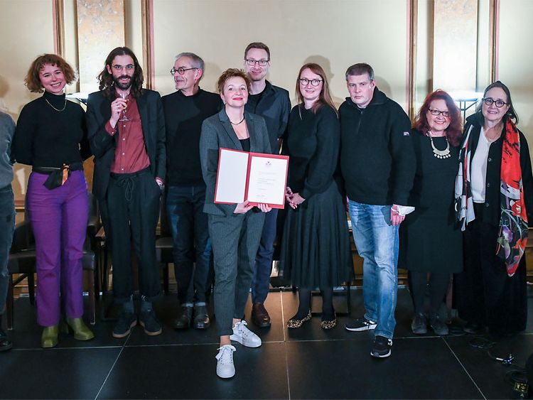  Gruppenbild mit den Preisträgerinnen und Preisträgern der Literaturpreise 2021