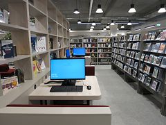  Arbeitsraum in der Bücherhalle Langenhorn mit PC-Arbeitsplätzen