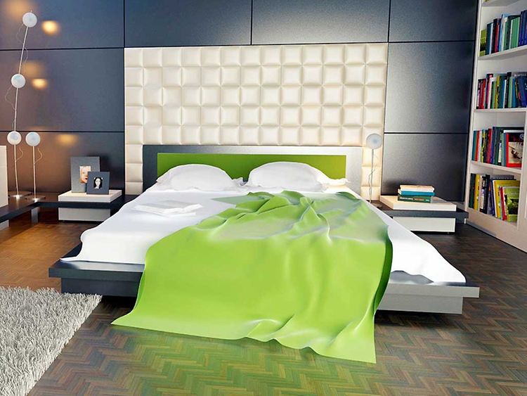  Ein Doppelbett mit weißer Bettwäsche und einem grünen Überwurf