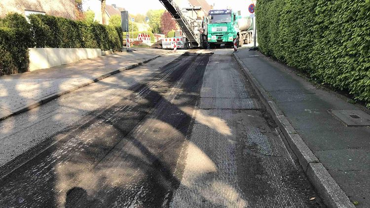  Deckensanierung - Straßenbauarbeiten in der Straße Hollenbek