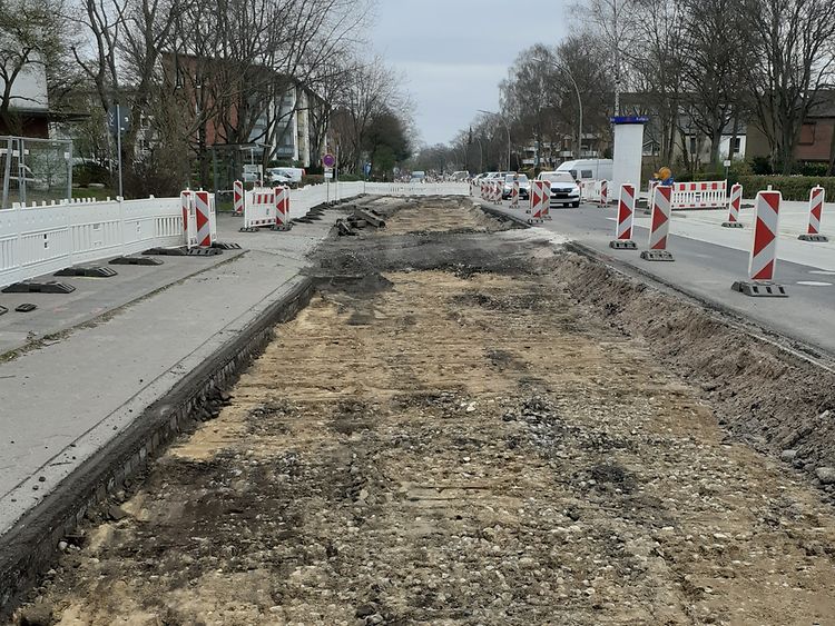  Haldesdorfer Straße - Aufgrabung der Fahrbahn