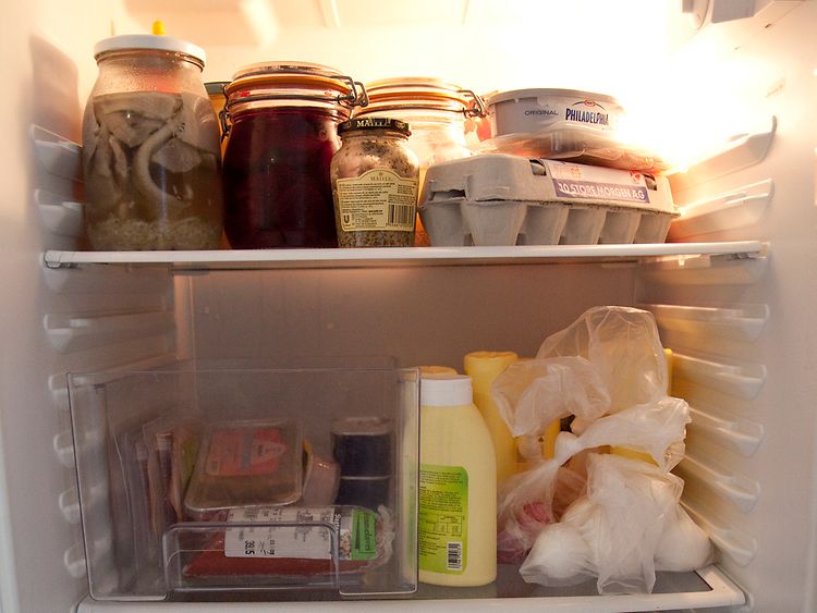  Ein Kühlschrank voller Lebensmittel