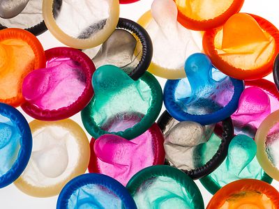  Kondome in verschiedenen Farben