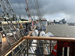  Ein beeindruckender Blick vom Open Ship Besuch auf die Elbphilharmonie.