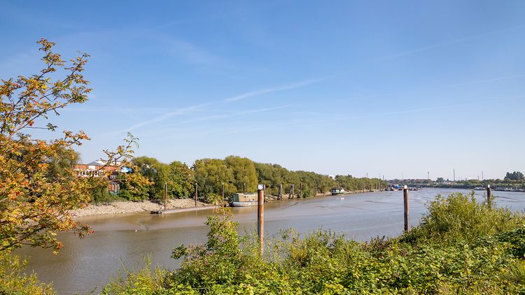  Blick vom Potsdamer Ufer in den Spreehafen und das Spandauer Ufer