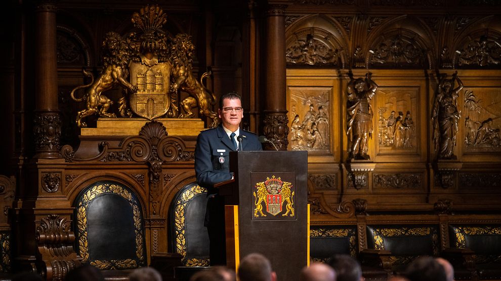 Erster Bürgermeister Dr. Peter Tschenscher bei seiner Reden zum Festakt für das 150-jährige Jubiläum der Feuerwehr Hamburg