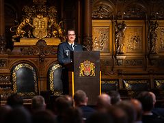  Erster Bürgermeister Dr. Peter Tschenscher bei seiner Reden zum Festakt für das 150-jährige Jubiläum der Feuerwehr Hamburg