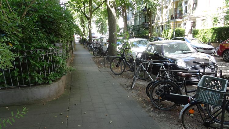  Fußweg, Fahrradstellplätze und neues Längsparken im Generalsviertel