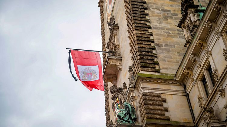  Trauerbeflaggung Rathaus