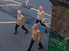  Drei Männer mit Masken