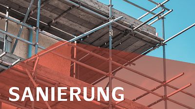  Hier handelt es sich um das Bild für die Unter-Website „Sanierung“. Es zeigt ein Baugerüst vor einer Hausfassade in Hamburg. 