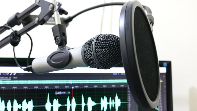  Podcast-Mikrofon mit Tonspur