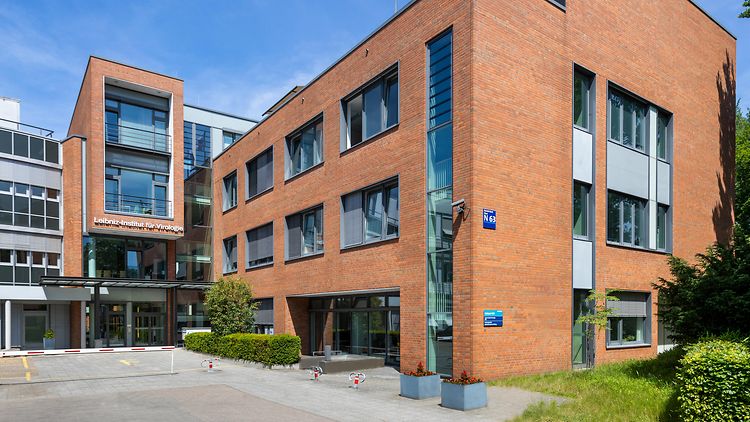  Der Haupteingang auf dem Gelände des UKE zum Leibniz-Institut für Virologie (LIV)