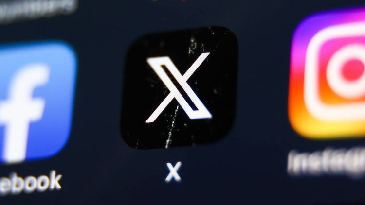  X App und weitere Social Media Apps zu sehen auf einem Smartphone-Display.