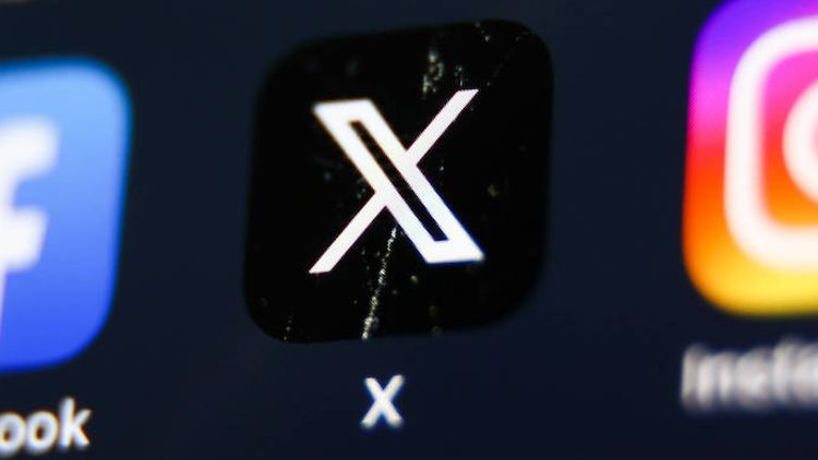  X App zu sehen auf einem Smartphone-Display.