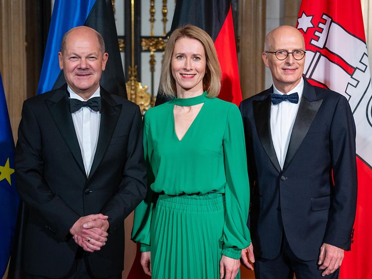  Bundeskanzler Olaf Scholz und die estnische Ministerpräsidentin Kaja Kallas zu Besuch des Matthiae-Mahl im Rathaus