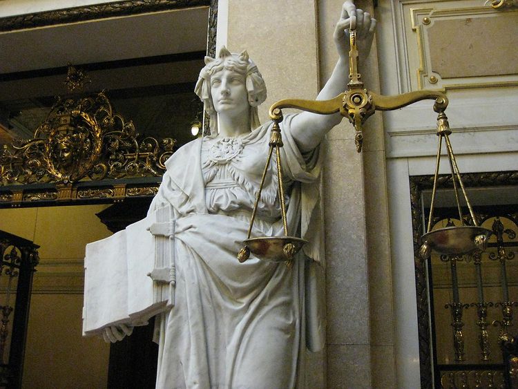  Statue der Justizia