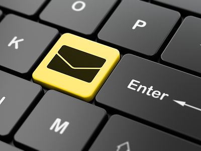  Schwarze Tastatur mit gelber Mail-Taste