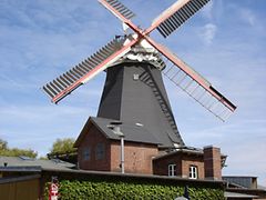  Die Riepenburger Mühle - eine historische Windmühle in den Vierlanden.