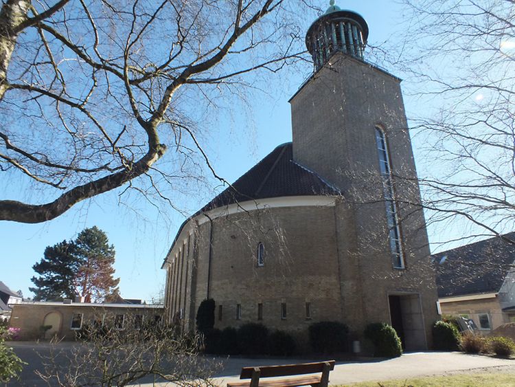  Bilder der St. Wilhelm-Kirche in Hamburg-Bramfeld.
