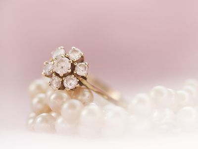  Perlenkette und Blumenring