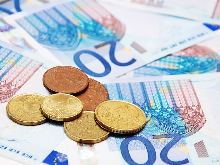  Euro-Münzen und Euro-Scheine