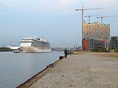  Erstanlauf der Regal Princess in Hamburg im April 2015