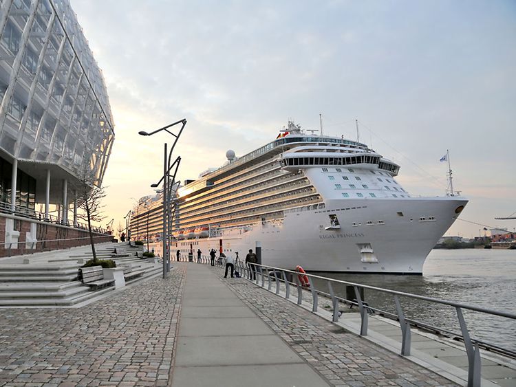  Erstanlauf der Regal Princess in Hamburg im April 2015