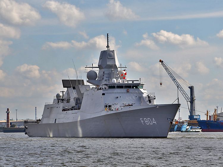  Open Ship: Niederländischen Fregatte "de Ruyter" besucht Hamburg im September 2015