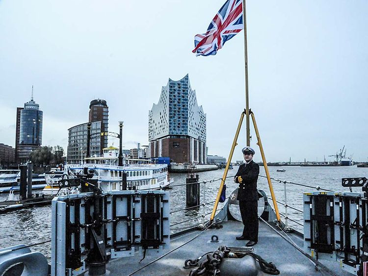  Die HMS Monmouth bei ihrem ersten Besuch in Hamburg im Winter 2015