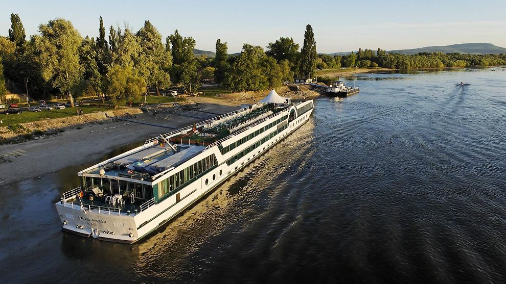 Flusskreuzfahrten ab Hamburg - Schiff auf der Donau
