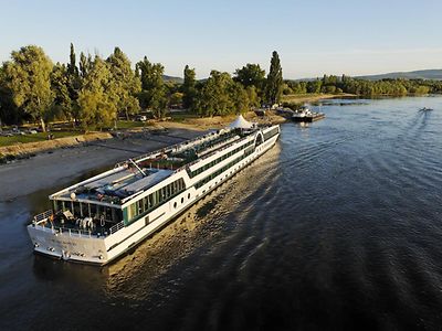  Flusskreuzfahrten ab Hamburg - Schiff auf der Donau