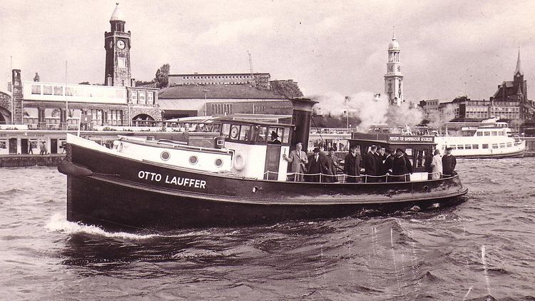  Historische Aufnahme der Dampfbarkasse Otto Lauffer auf der Elbe