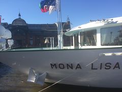  Das Flusskreuzfahrtschiff Mona Lisa am Hamburger Fischmarkt