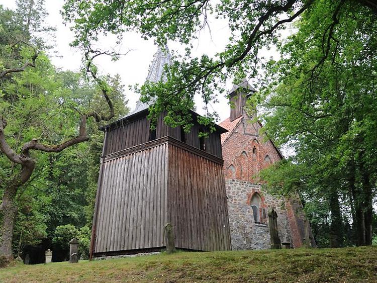  Hölzerner Glockenturm der Sinstorfer Kirche