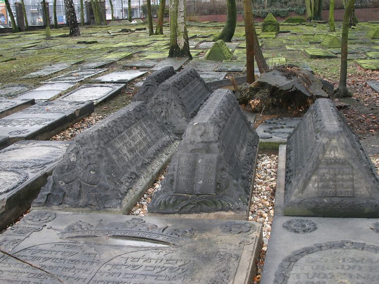  Sephardische Grabmäler auf dem Jüdischen Friedhof Hamburg-Altona