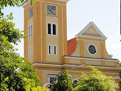  Kirchturm der Neobarocken St. Franz-Joseph-Kirche 