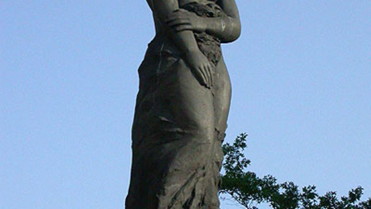  Die stark beschädigte Minerva-Figur wurde durch eine moderne Statue des Künstlers Hans Kock ersetzt. (Foto: Nicole Rädisch)
