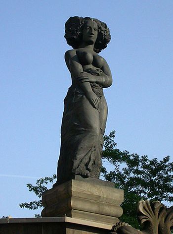 Die stark beschädigte Minerva-Figur wurde durch eine moderne Statue des Künstlers Hans Kock ersetzt. (Foto: Nicole Rädisch)